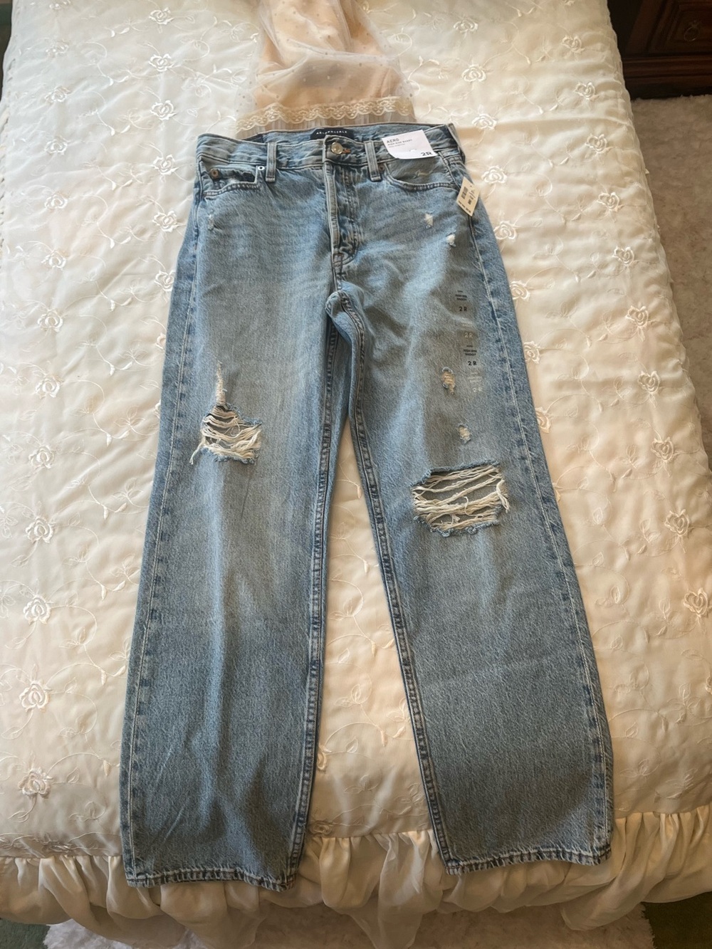 NWT Aeropostale Distressed High Rise Baggy Light Wash Jeans